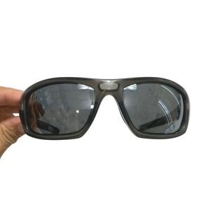 Oakley OO9236-06 Valve Sunglasses Gray Smoke Polarized Lenses 60-16-133